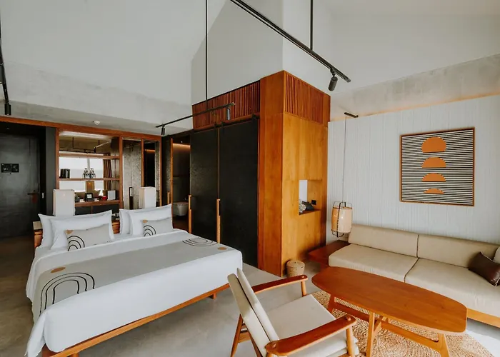 Hotel The Komu Bali 4*