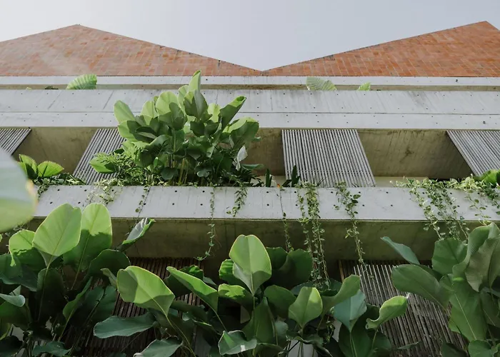 Hotel The Komu Bali 4*